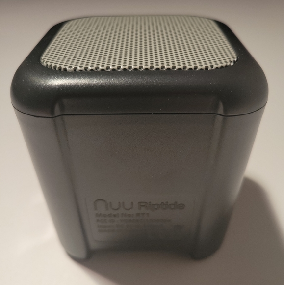 NEW MINI WATERPROOF IP57 OUTDOOR BLUETOOTH SPEAKER SPEAKERPHONE GRAY NIB! - Picture 4 of 8